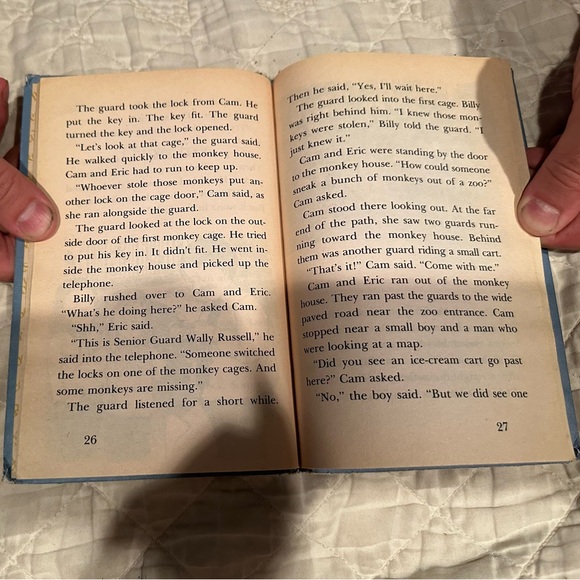 Cam Jansen and the mystery at the monkey house - Picture 7 of 9